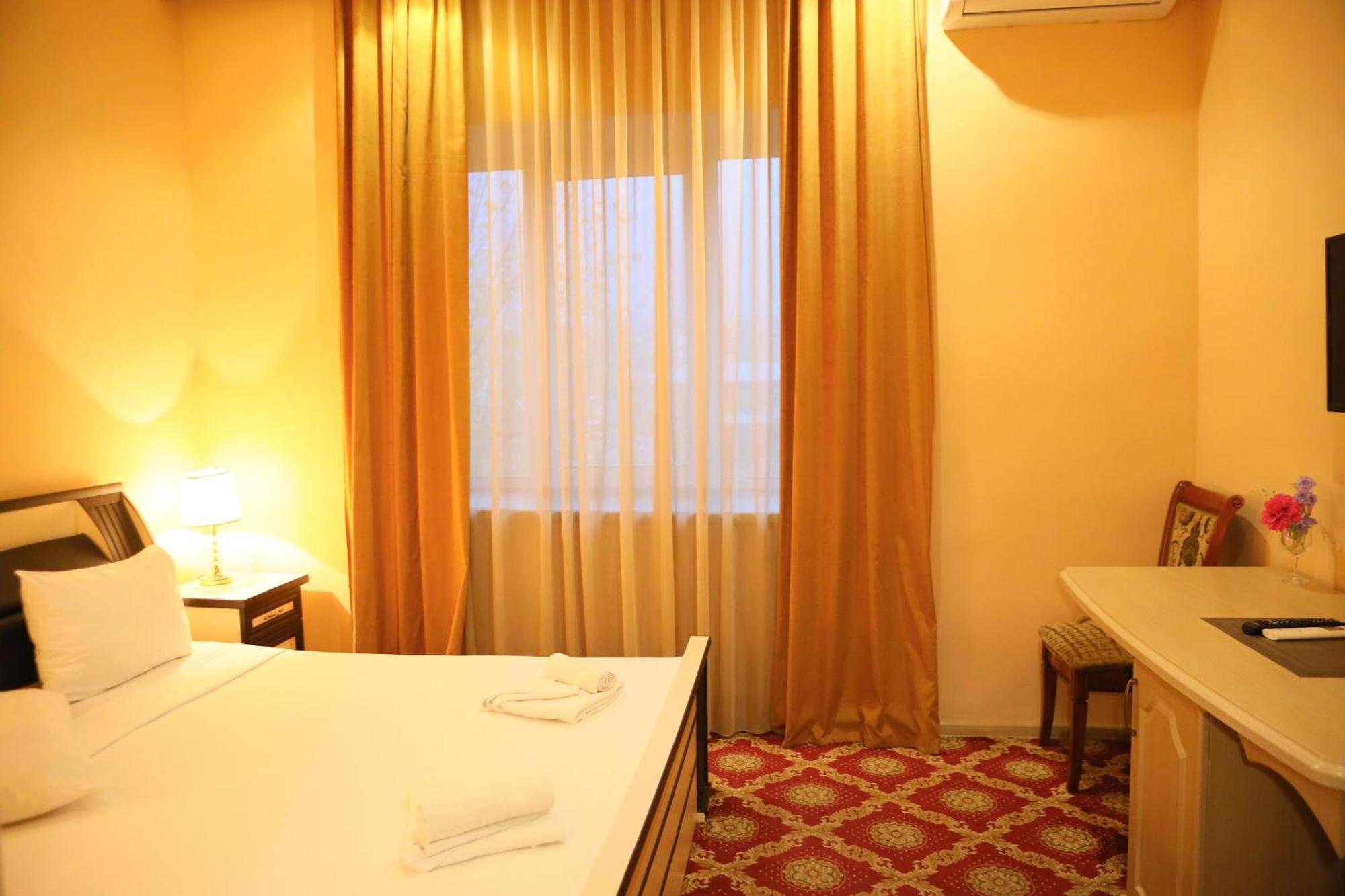 Elko Hotel Erivan Dış mekan fotoğraf