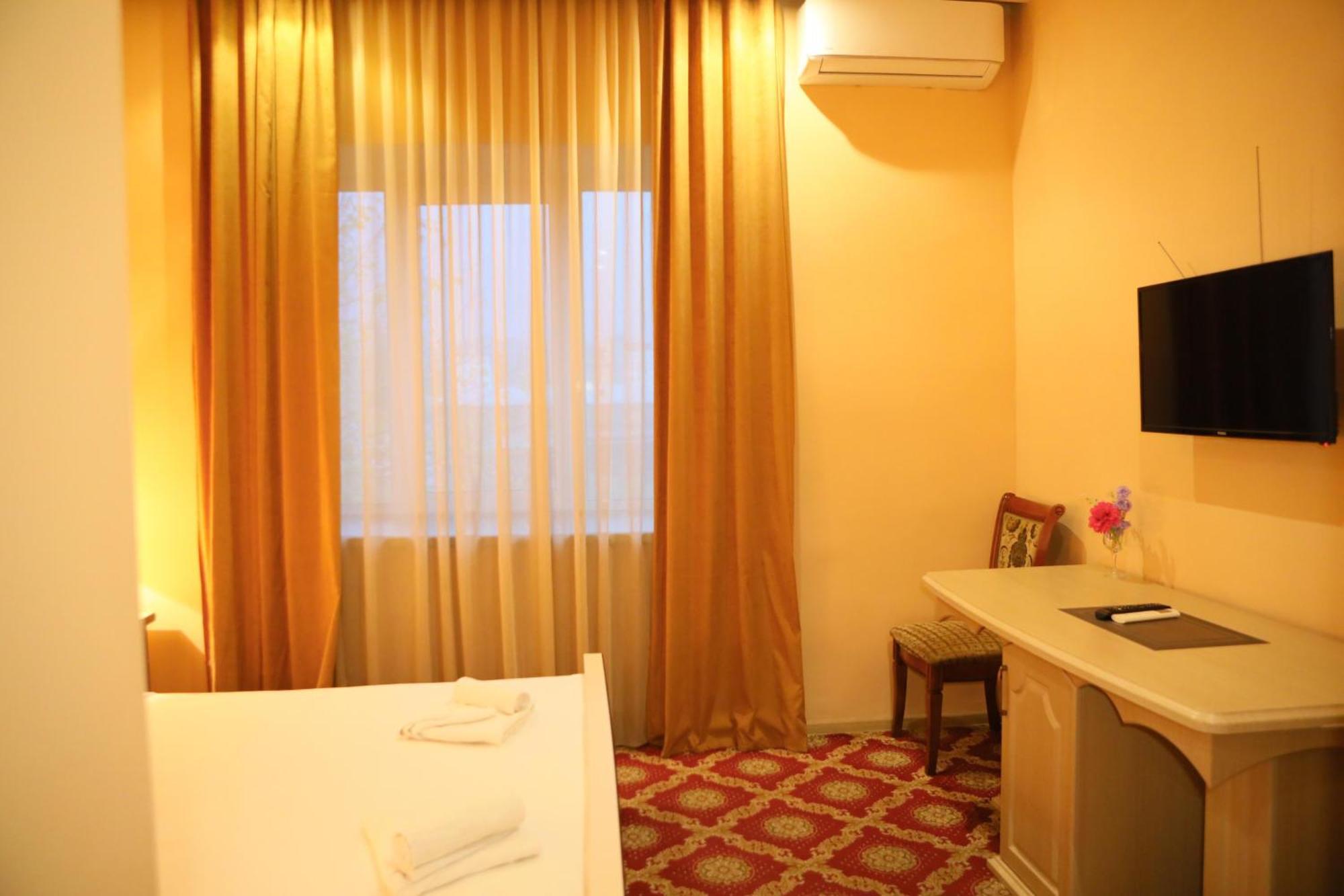 Elko Hotel Erivan Dış mekan fotoğraf