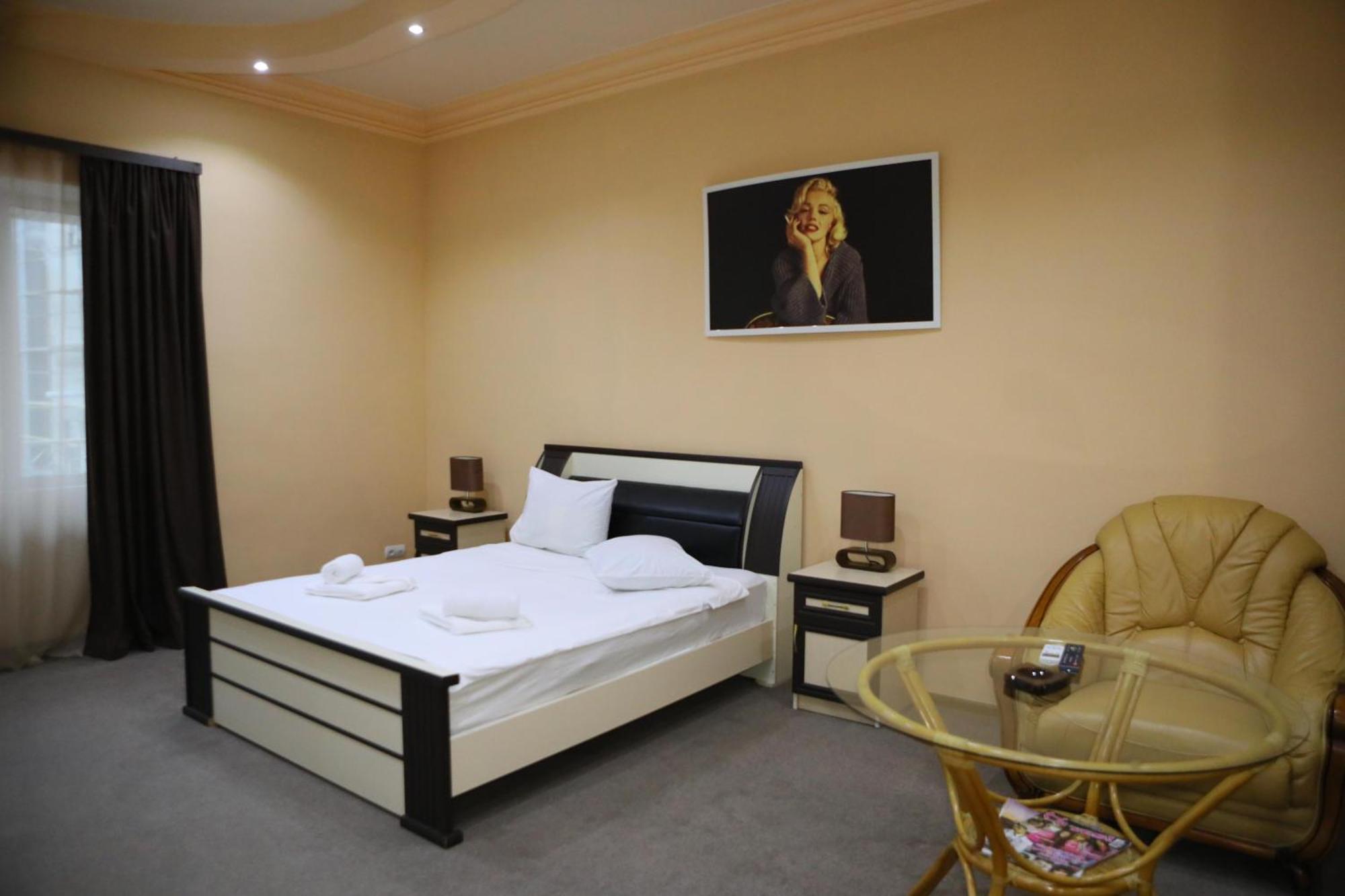 Elko Hotel Erivan Dış mekan fotoğraf