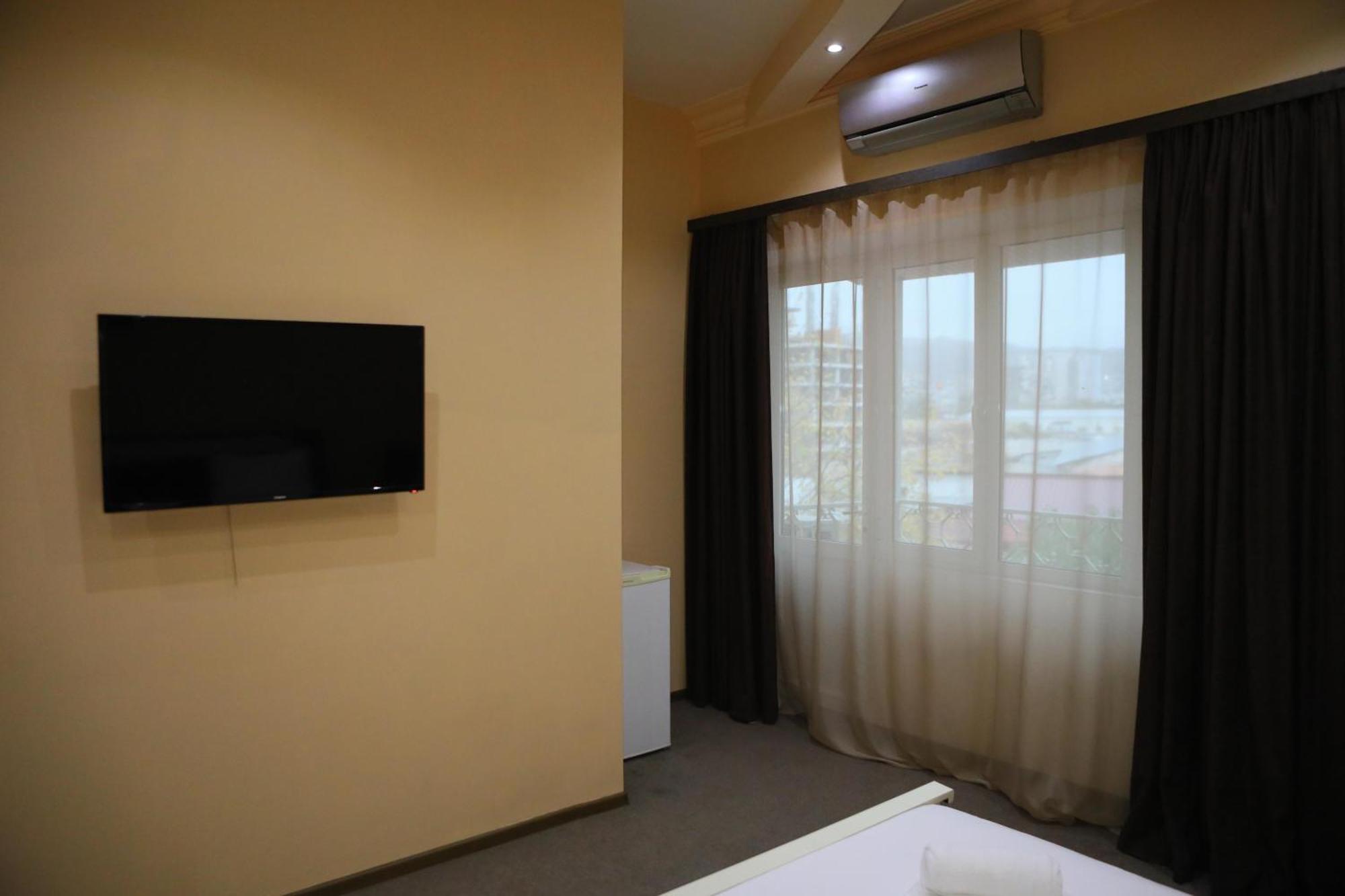 Elko Hotel Erivan Dış mekan fotoğraf